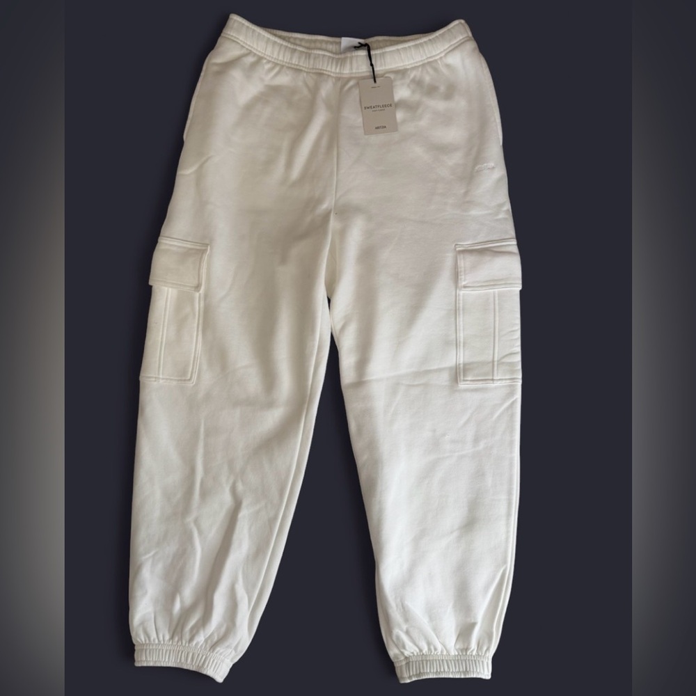 Aritzia white sweatpants Size L (NEVER WORN!!) w tag